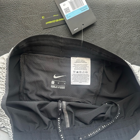 Nike Tempo Luxe Run Division Reflective CZ1533 010 Womens Running Shorts Medium - Picture 9 of 10